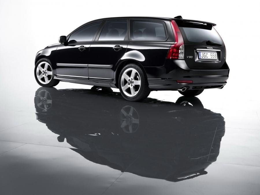  Volvo V50 R-Design 2008 года  (фото 3 из 17)